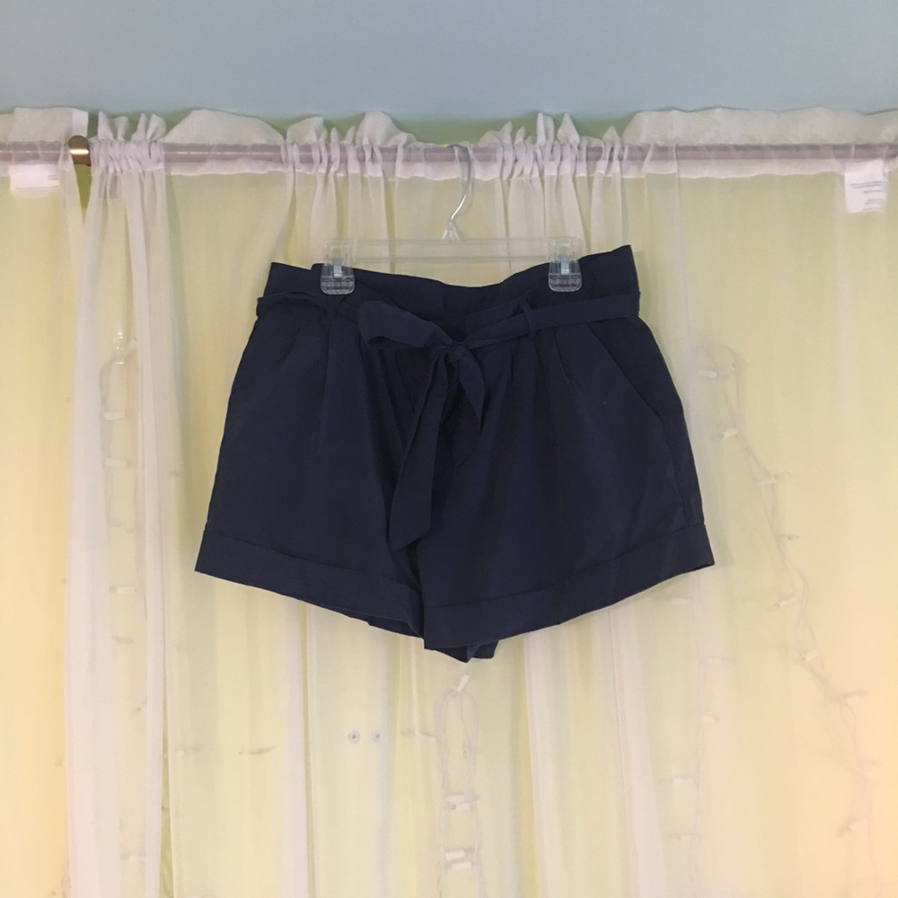 ADORABLE FOREVER 21 NAVY SHORTS